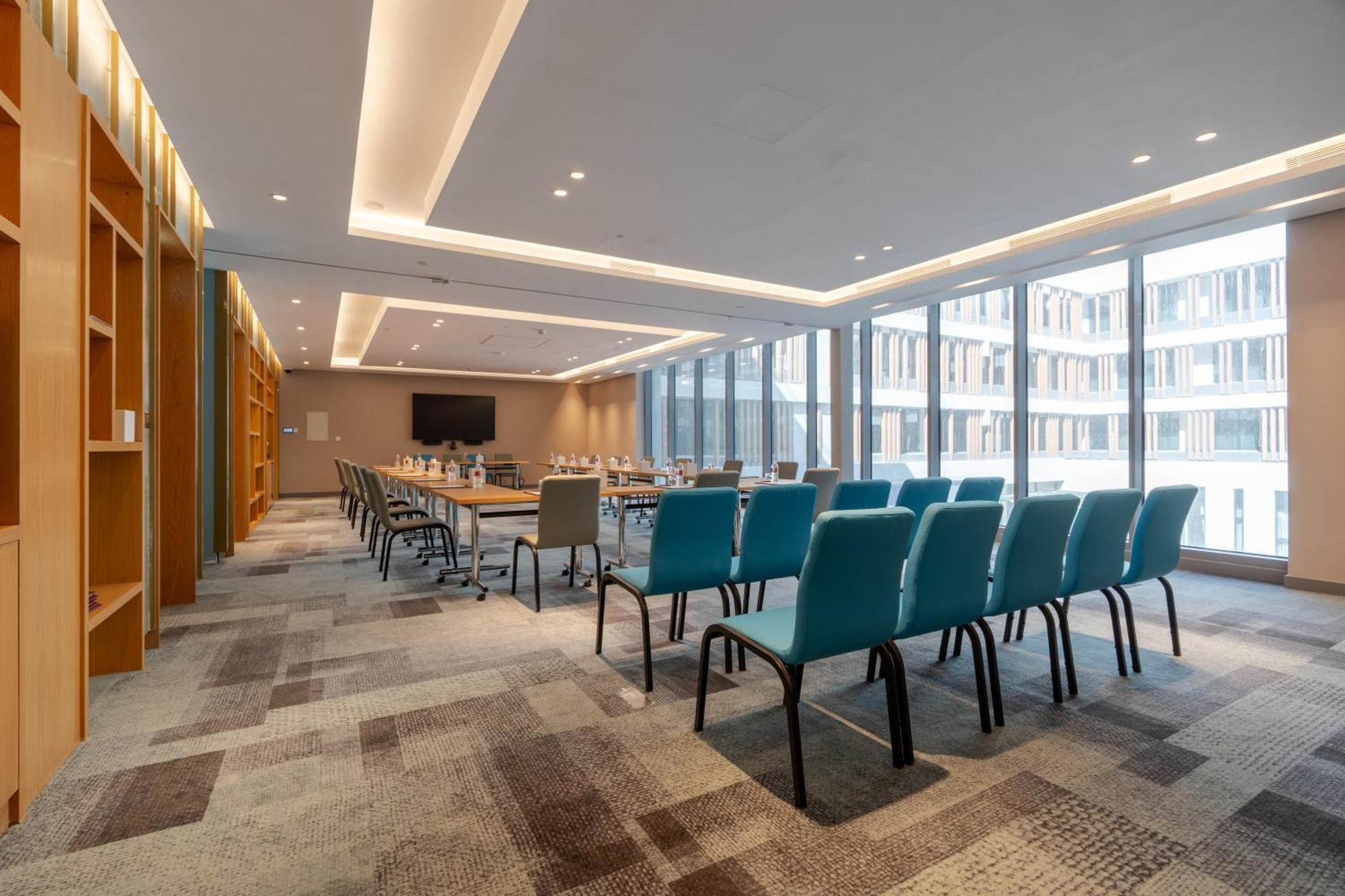 Hotel West Walk Retaj 4*
