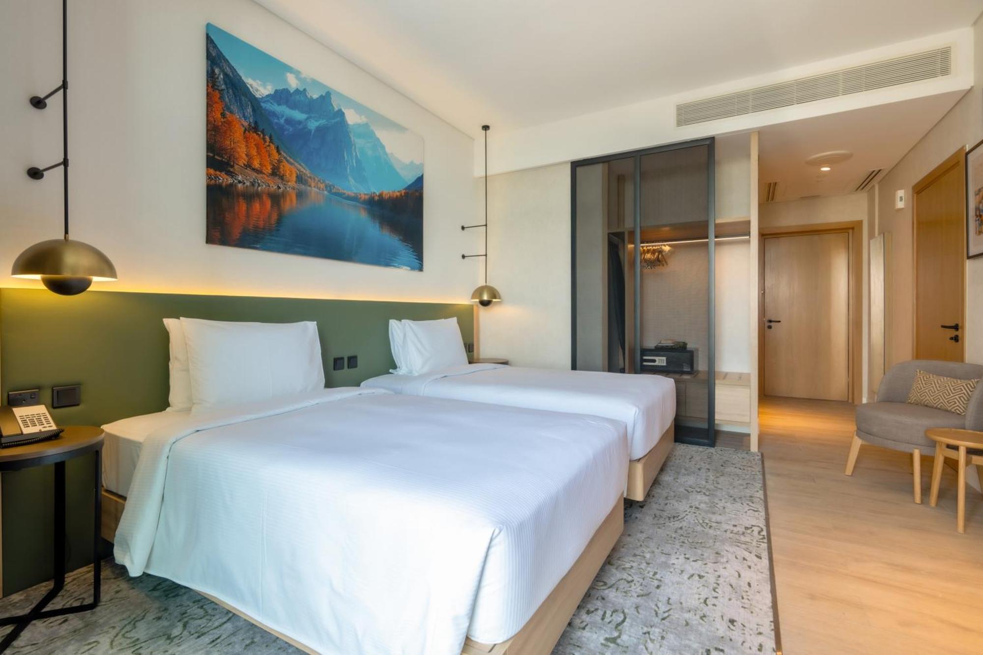 West Walk Retaj 4*