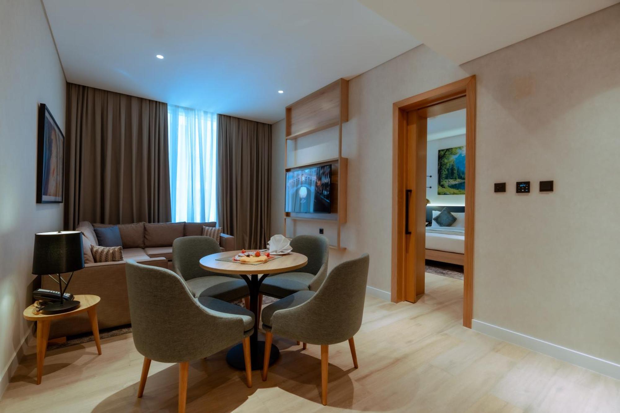 Hotel West Walk Retaj 4*