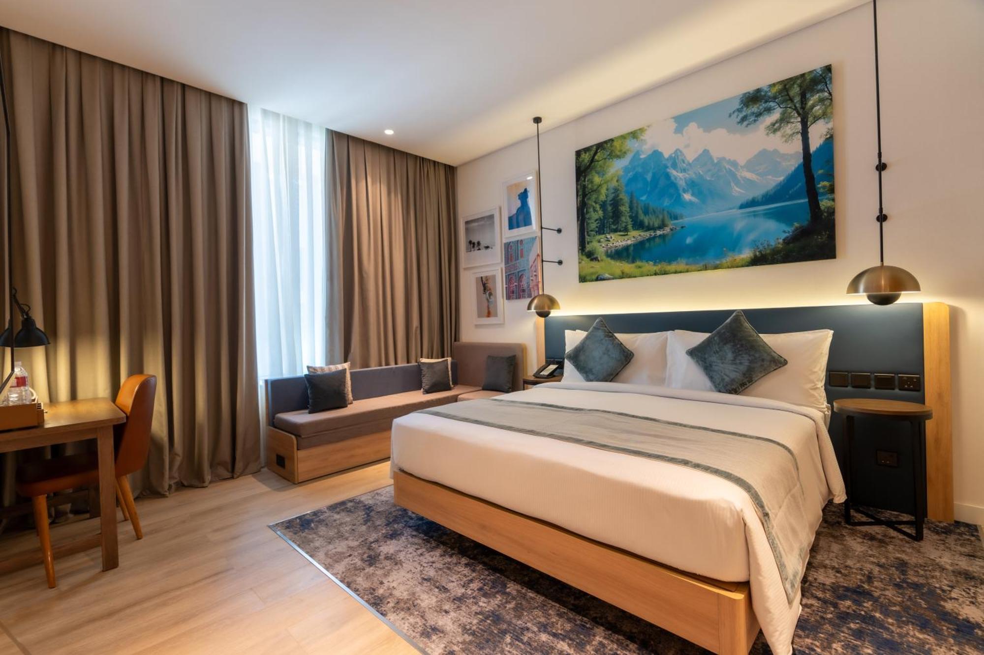 West Walk Retaj Hotel
