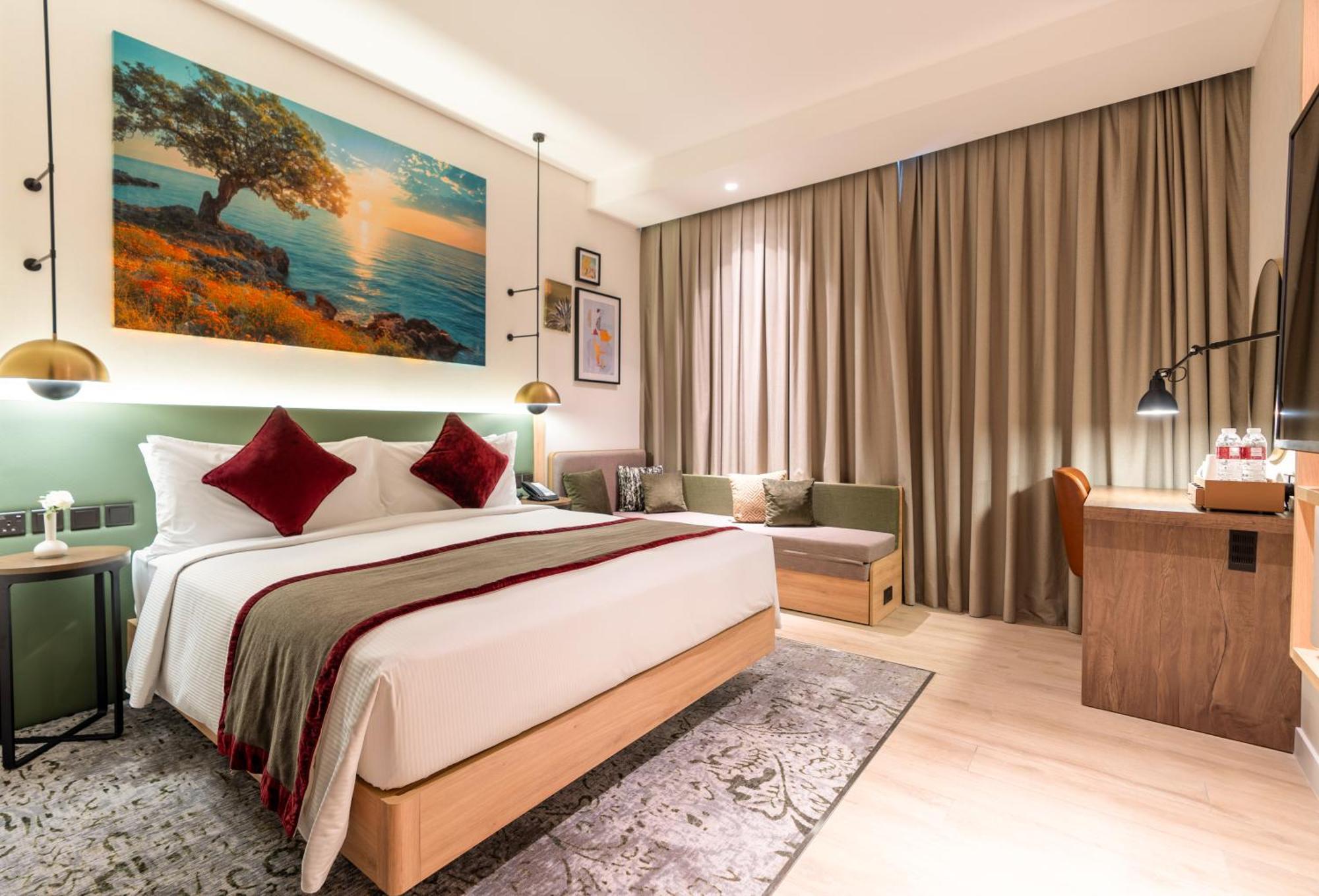 Hotel West Walk Retaj 4*